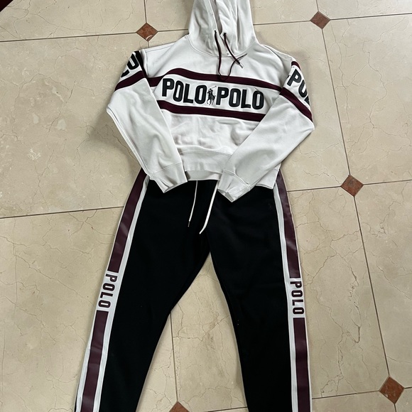 Polo Ralph Lauren Sweatpants and Sweatshirt. Mint Condition. Size Medium. - Picture 3 of 4